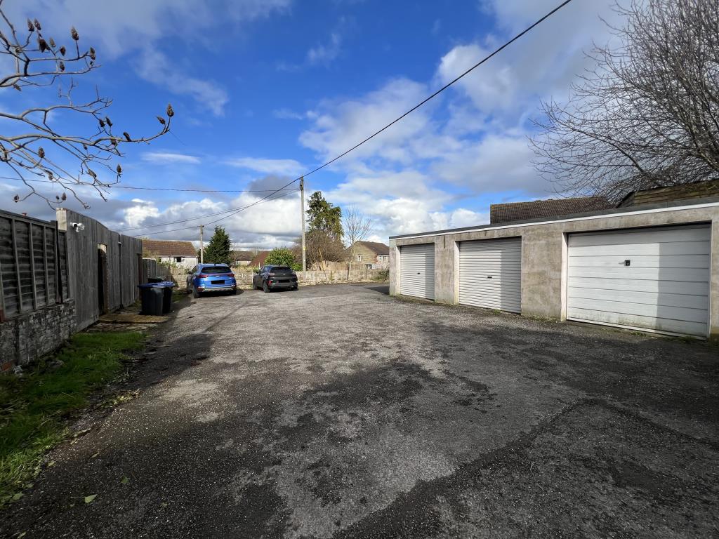 Lot: 128 - MIXED-USE DEVELOPMENT OPPORTUNITY WITH THREE GARAGES AND SIX PARKING SPACES - General view of car park and garages